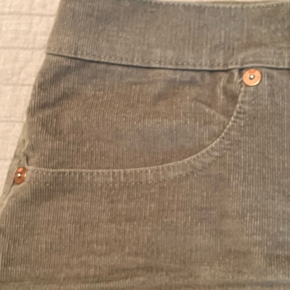 GAP Women's Corduroy Shorts QLS0910S 3.5-Inch Inseam Cut-Off Frayed Hem Shorts - Picture 7 of 9